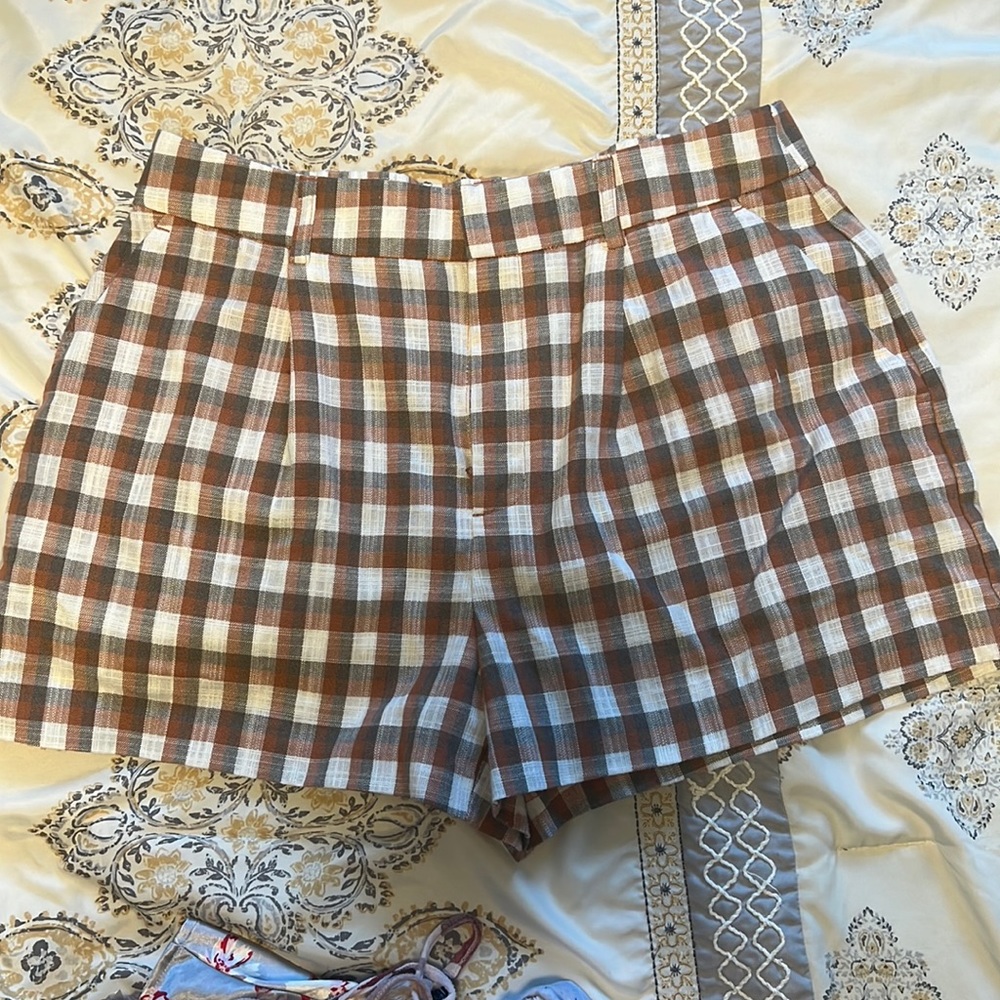 Nine West from Kohls pleated shorts. Burnt orange/grey/white
